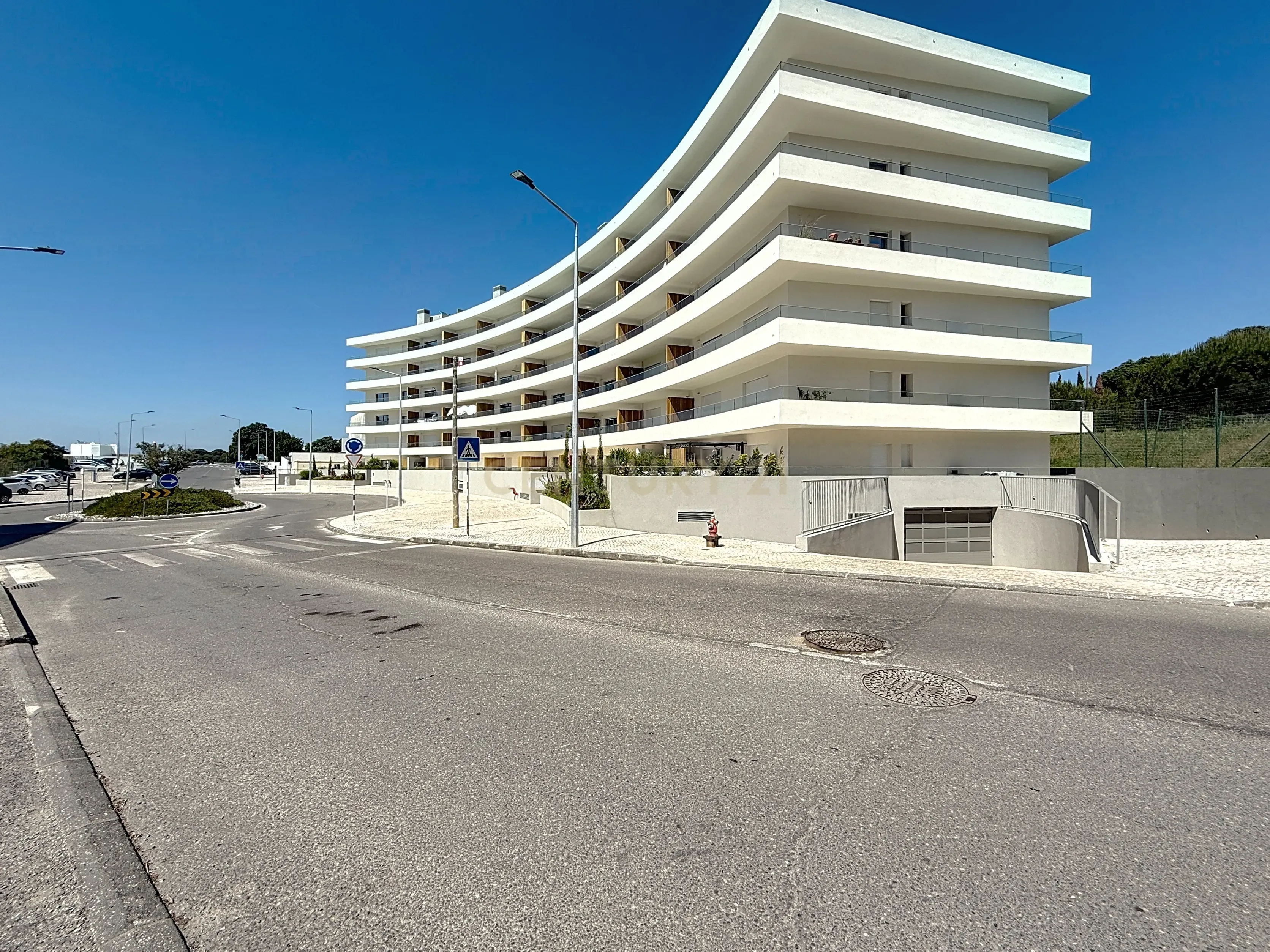 Apartamento T2 com Vista Rio, Semi-Novo, Empreendimento Seixal Baia / Vende-se com o mobiliário - Image 27