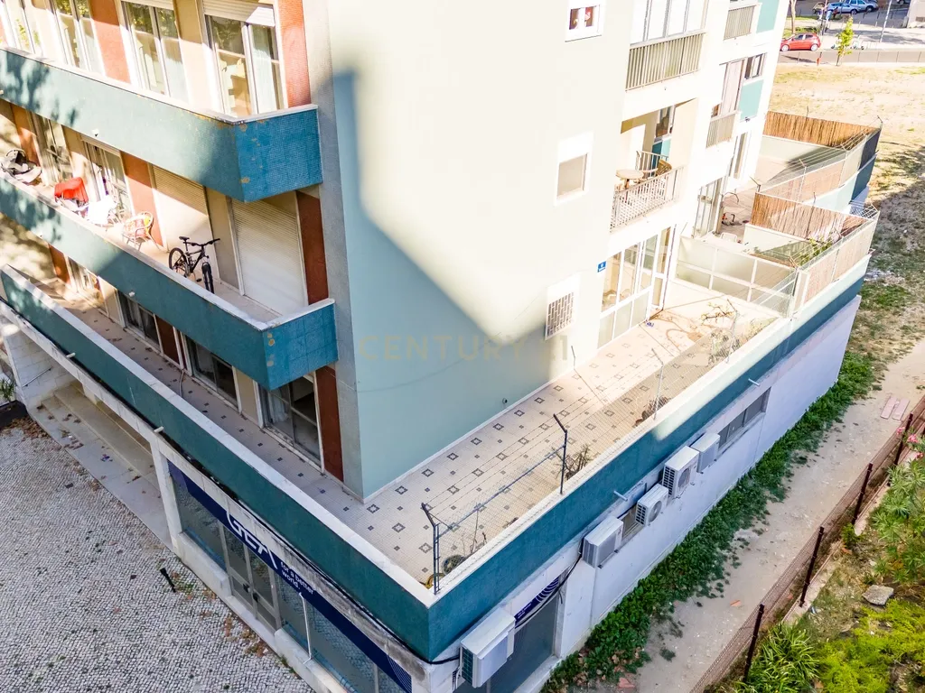 Espetacular Apartamento T5 com Terraço e Garagem, em São Domingos de Benfica, Lisboa - Image 49