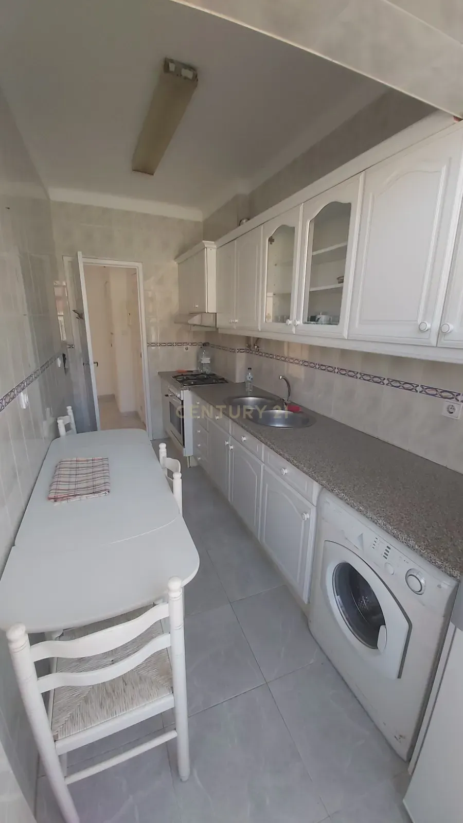 Fotografia 8 de Apartamento T2 em Almada na Av. Nuno Alvares Pereira.
