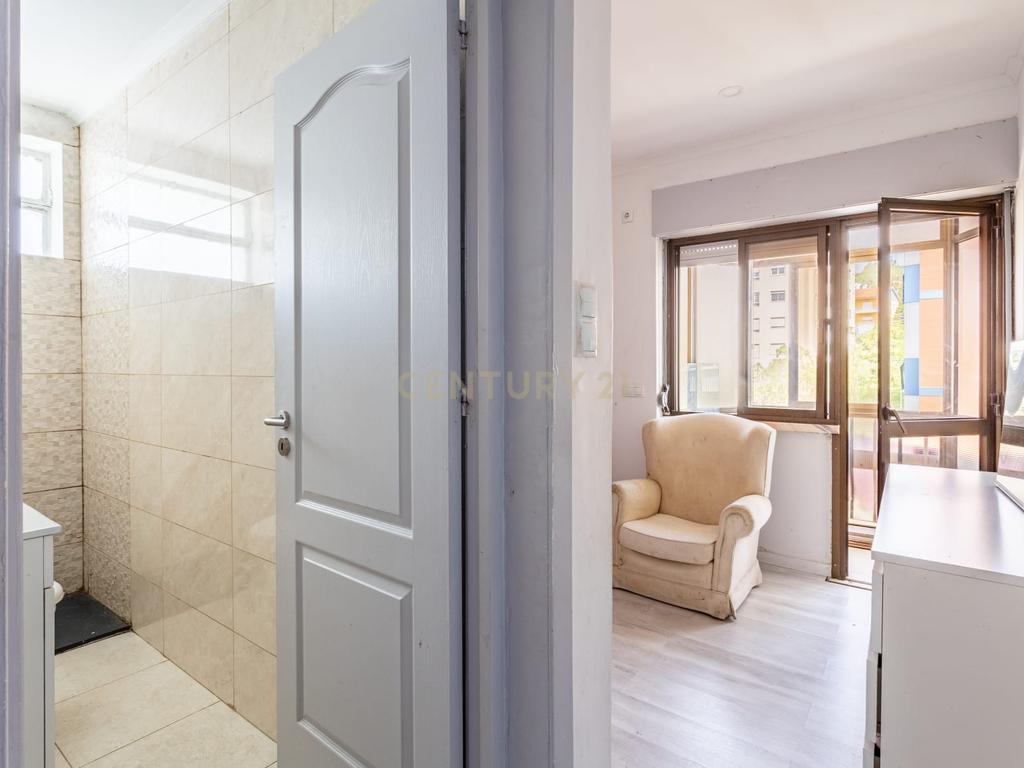 Apartamento T3 na Ramada com 92 m² e vista incrível para Lisboa - Image 5