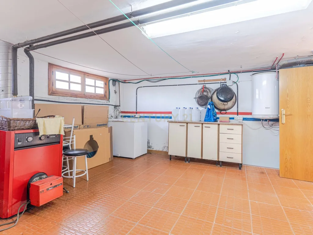 Moradia isolada em Otura com um terreno de 1.250 m², piscina, jardim e espaços para viver em paz - Image 53