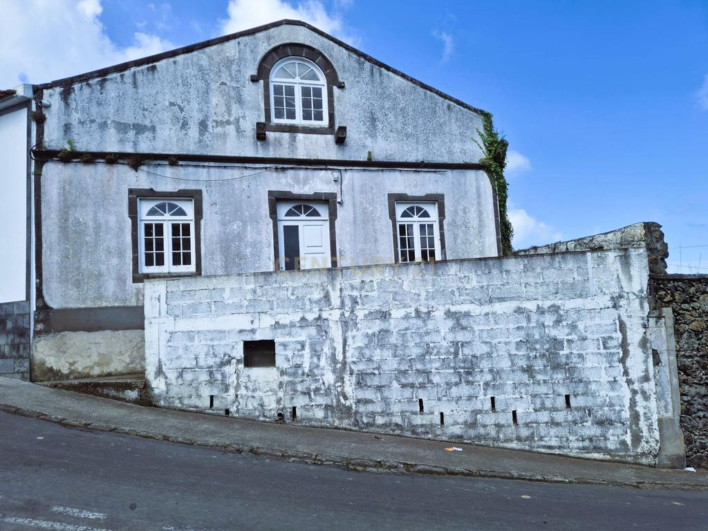 Moradia T3 em Santa Bárbara da Ribeira Grande - Image 1