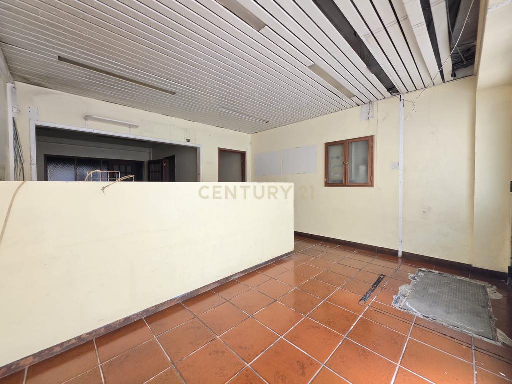 Espaço Comercial | 111 m² | Rua de Lisboa | Excelente Localização - Image 1