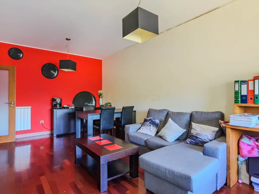 Apartamento T2 com Garagem e Arrumos — Coronado, São Mamede - Image 28