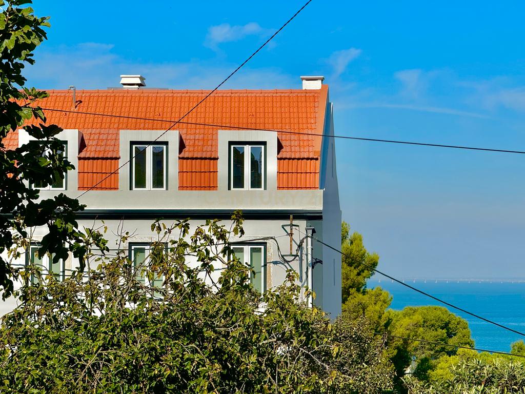 Apartamento 2 Assoalhadas com logradouro, zona histórica de Almada - Image 9