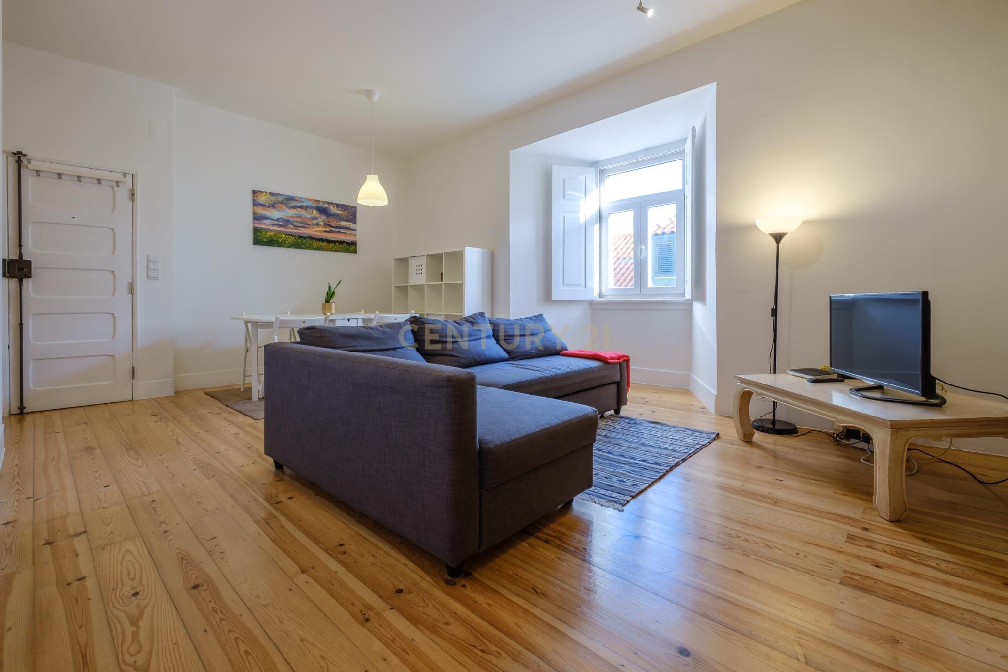 Apartamento T1 com terraço, perto de Santa Apolónia - Image 4