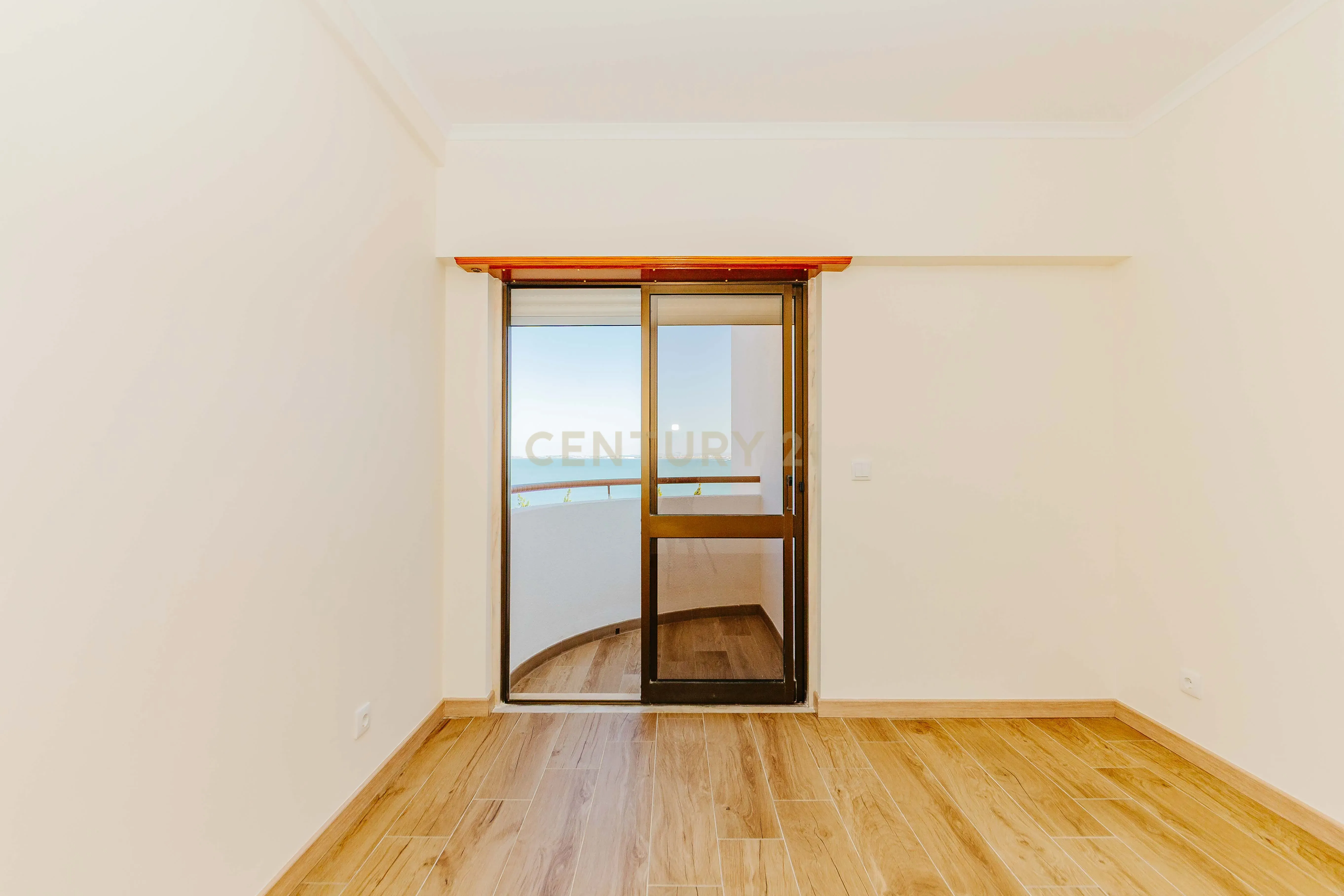 Apartamento T3 Renovado com Vista Rio em Santa Apolónia – Viva no Coração de Lisboa - Image 27