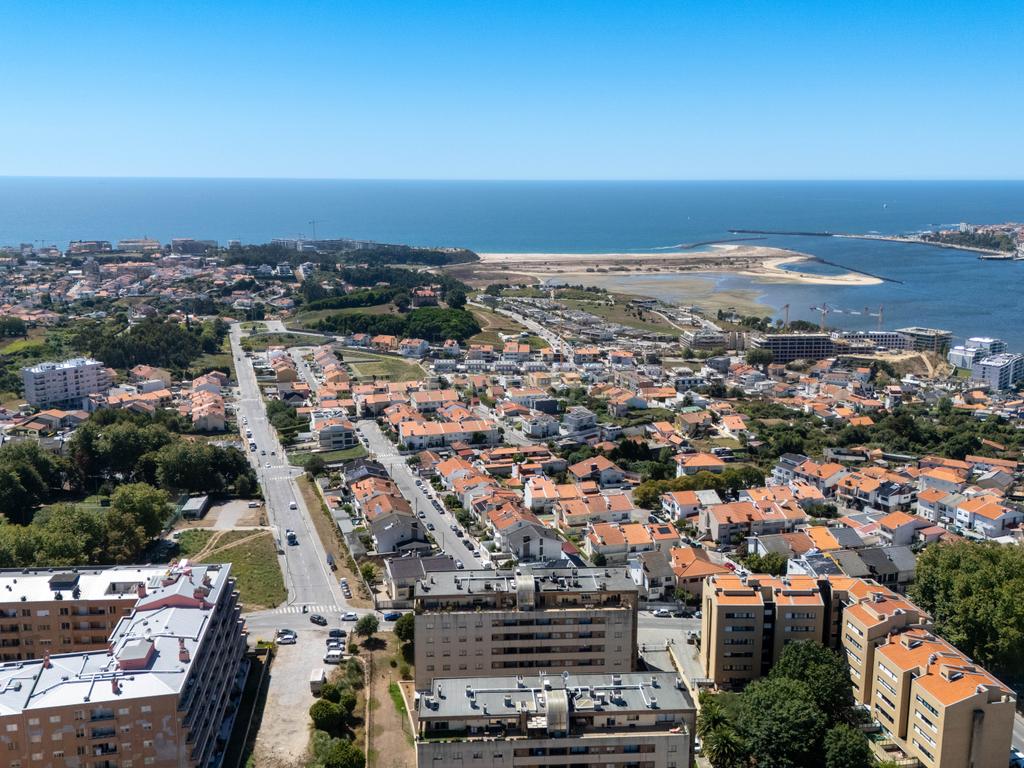 T4 com terraço de 120m² e vistas de mar e rio | Canidelo - Image 37