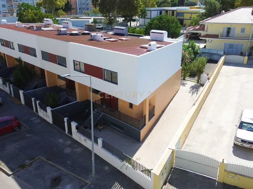 Moradia Contemporânea V3+1 Seixal - Image 2