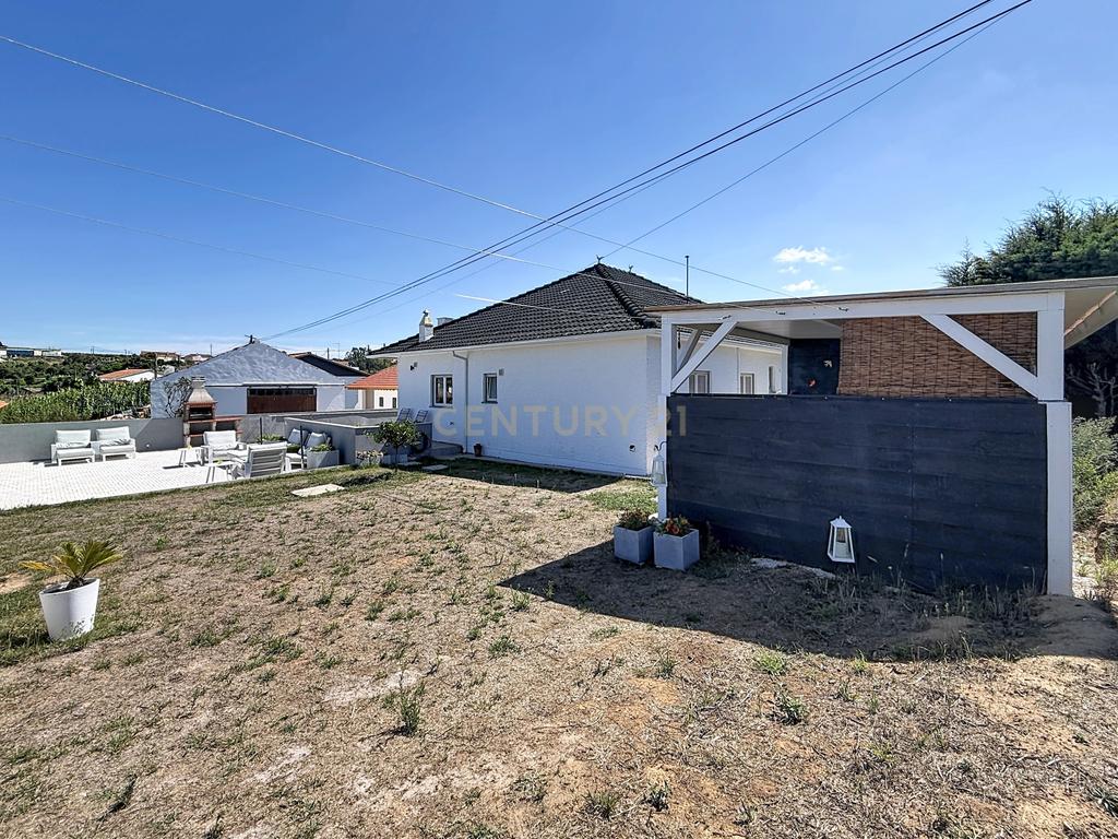 Moradia isolada com amplo terreno de 1.350 m², junto a Alcobaça - Image 32