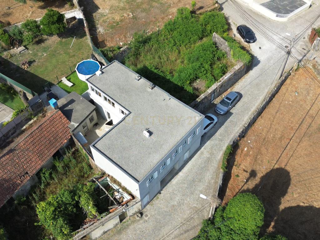 MORADIA INDEPENDENTE T3 COM GARAGEM FECHADA, ARRUMO E LOGRADOURO - Image 38