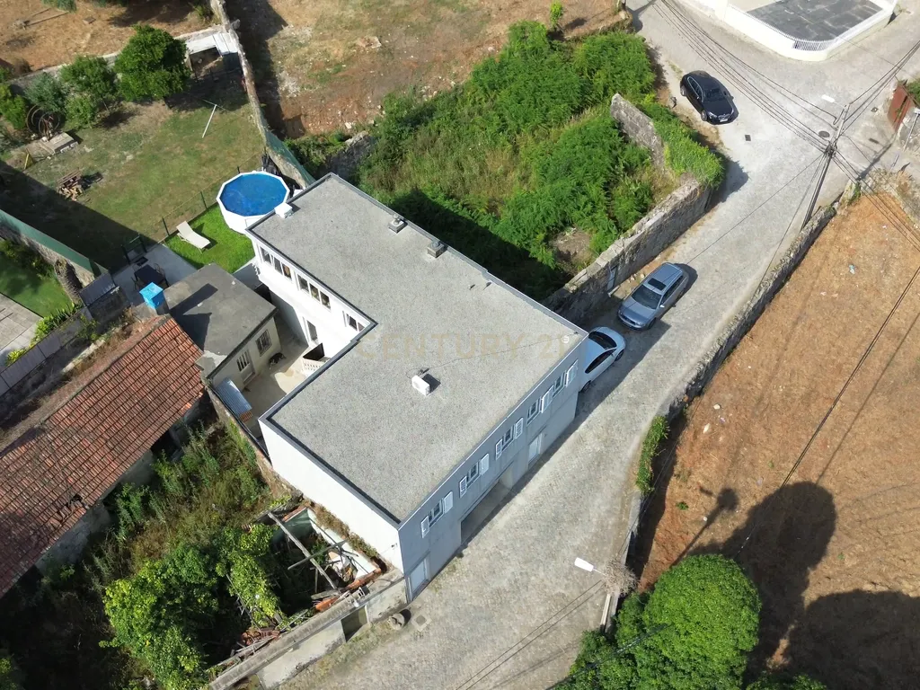 MORADIA INDEPENDENTE T3 COM GARAGEM FECHADA, ARRUMO E LOGRADOURO - Image 38