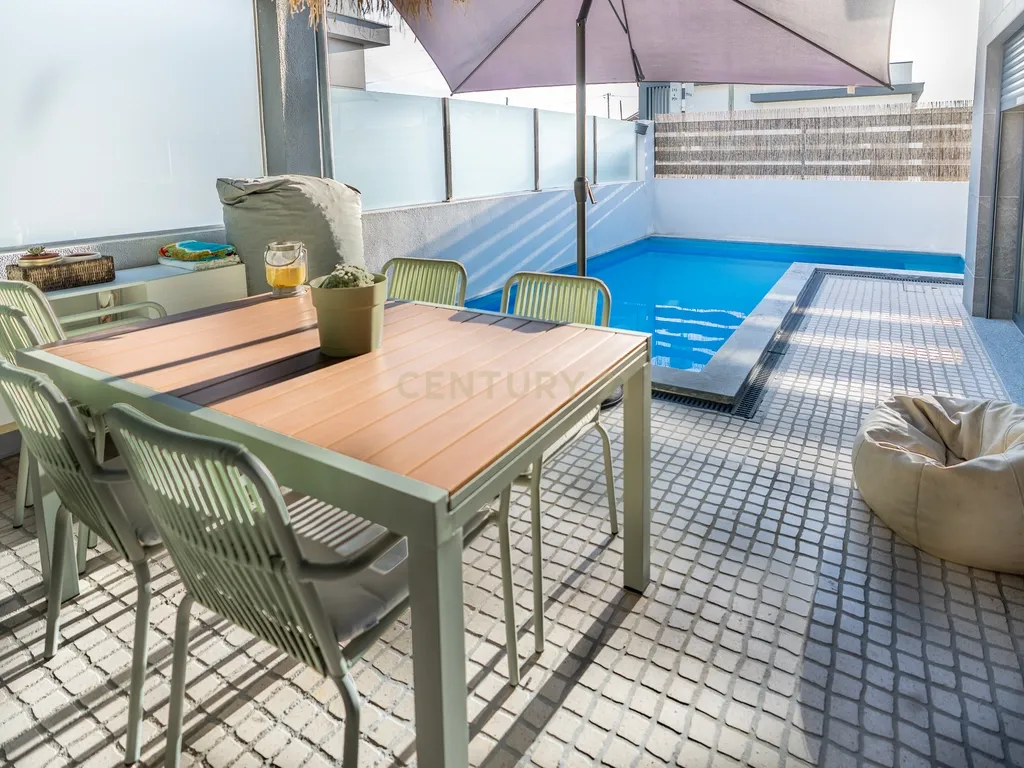 Moradia T3+1 Térrea de gaveto com Piscina, Domótica e Espaço Exterior | Fernão Ferro - Image 13