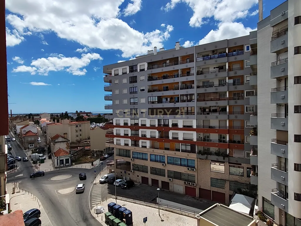 T2 Remodelado com Elevador | 86 m² | Aranguês – Setúbal - Image 23