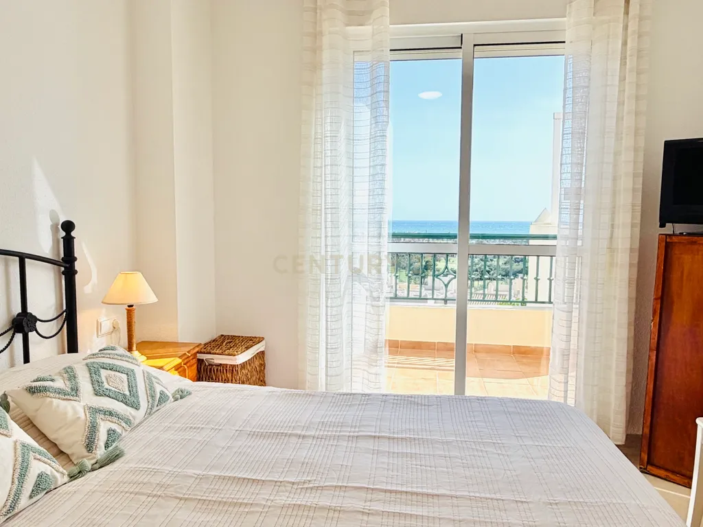 2 quartos | 2 casas de banho | Terraço com vistas para o mar, o golfe e os pores do sol - Image 28