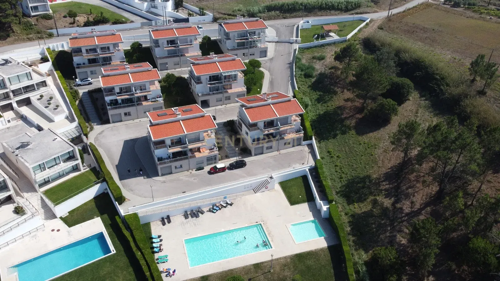 Moradia em condominio fechado com piscina - Image 33