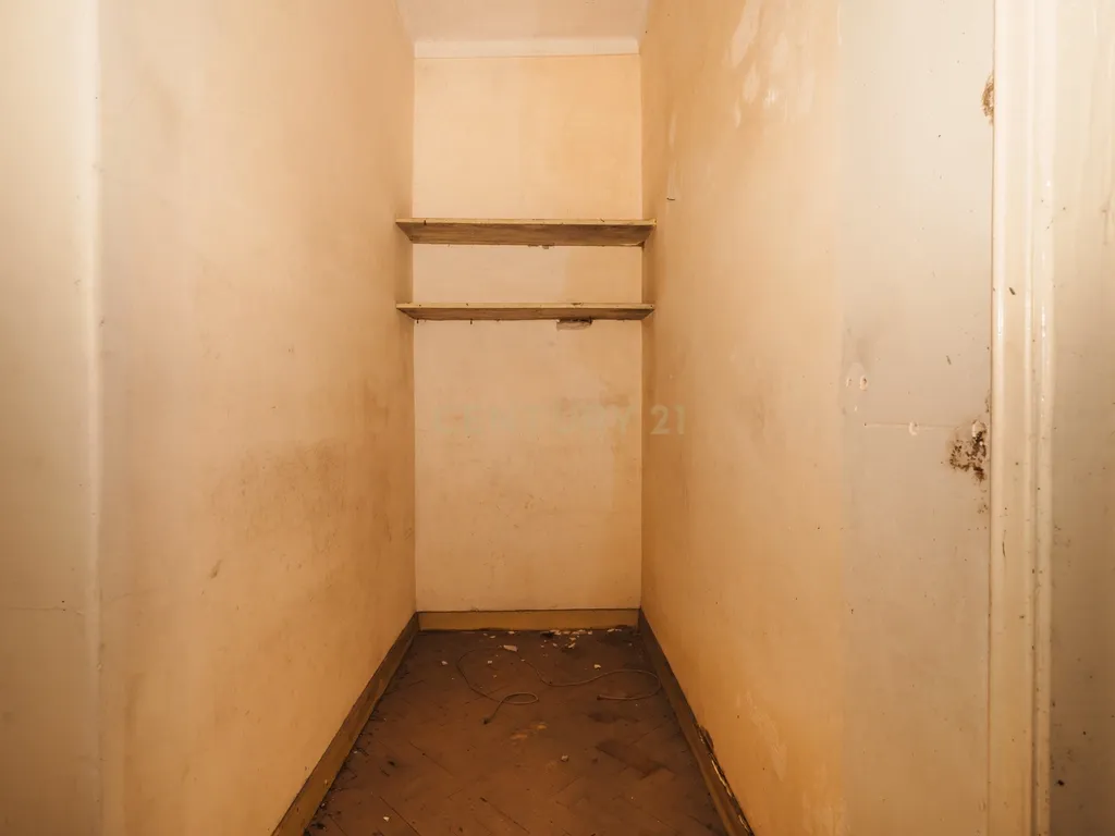 Prédio para remodelação no Entroncamento junto à estação de comboios - Image 18
