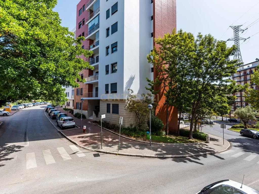T3 nas Colinas do Cruzeiro | Conforto, Varandas e 2 Lugares de Garagem - Image 37
