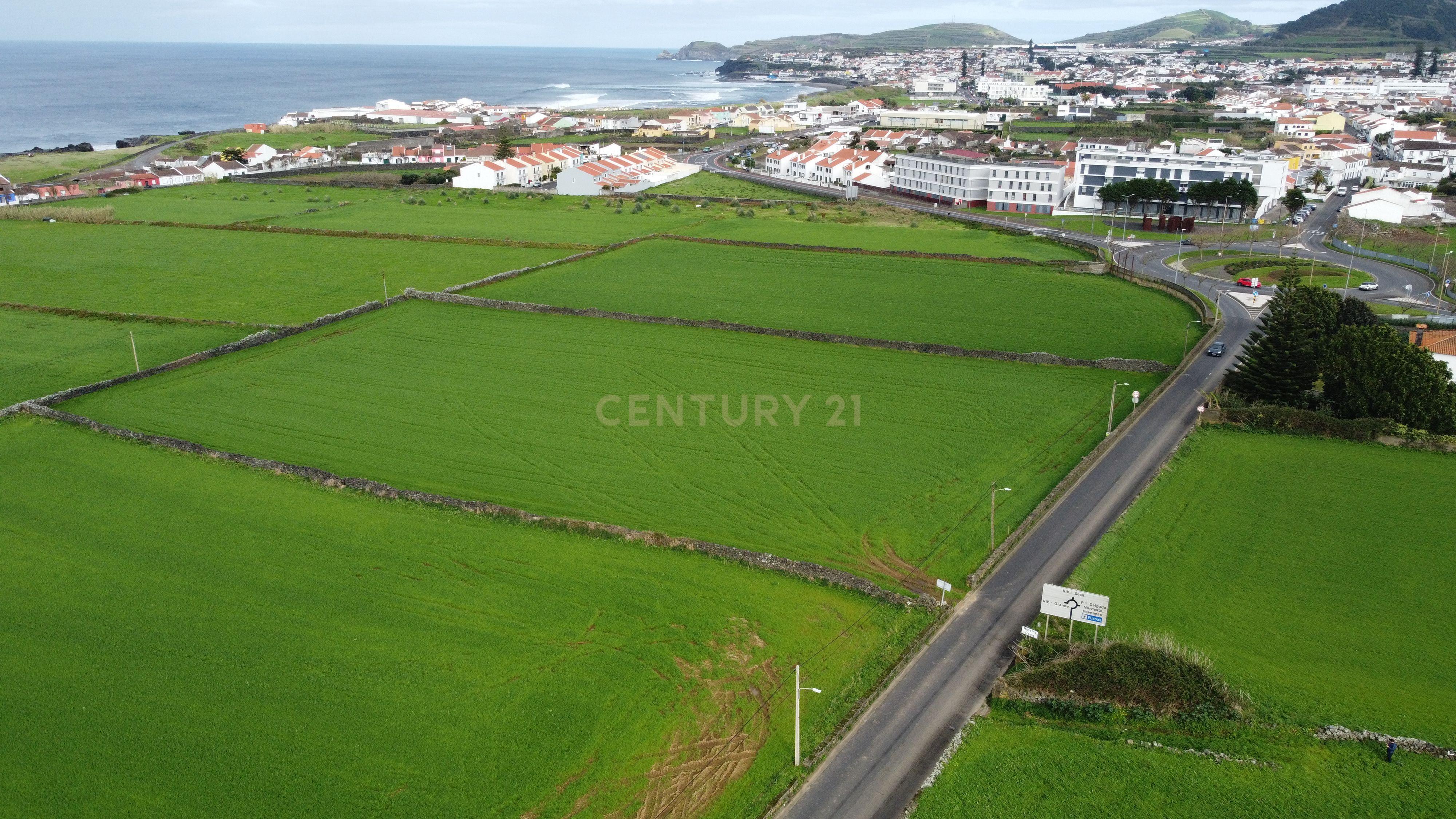Land for sale in Ribeira Grande, Portugal — €400,000