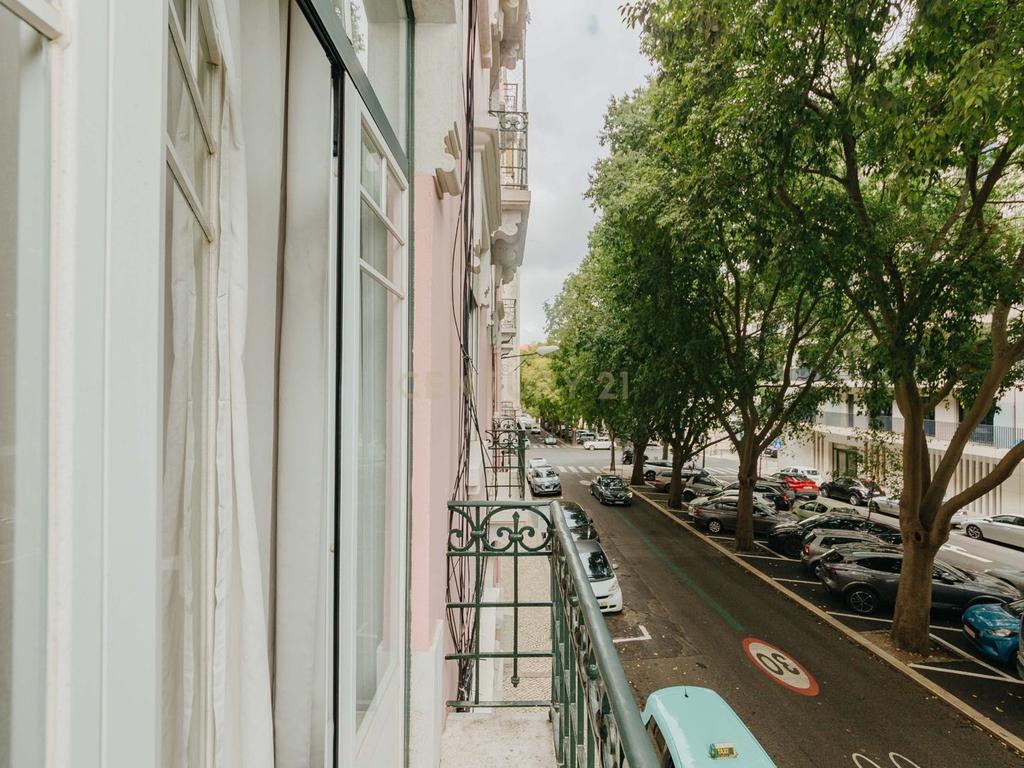 Apartamento Renovado em Avenidas Novas, Lisboa - Image 28