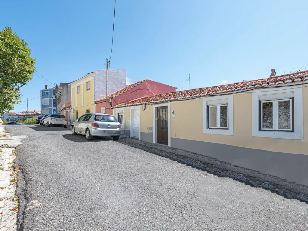 Moradia com 136 m2 de área útil localizada na Rua da Capela, Idanha Belas - Image 14