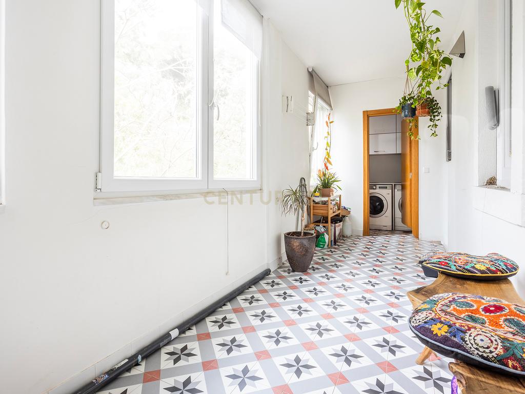 Apartamento T4 Duplex Renovado em Arroios, Lisboa - Image 28