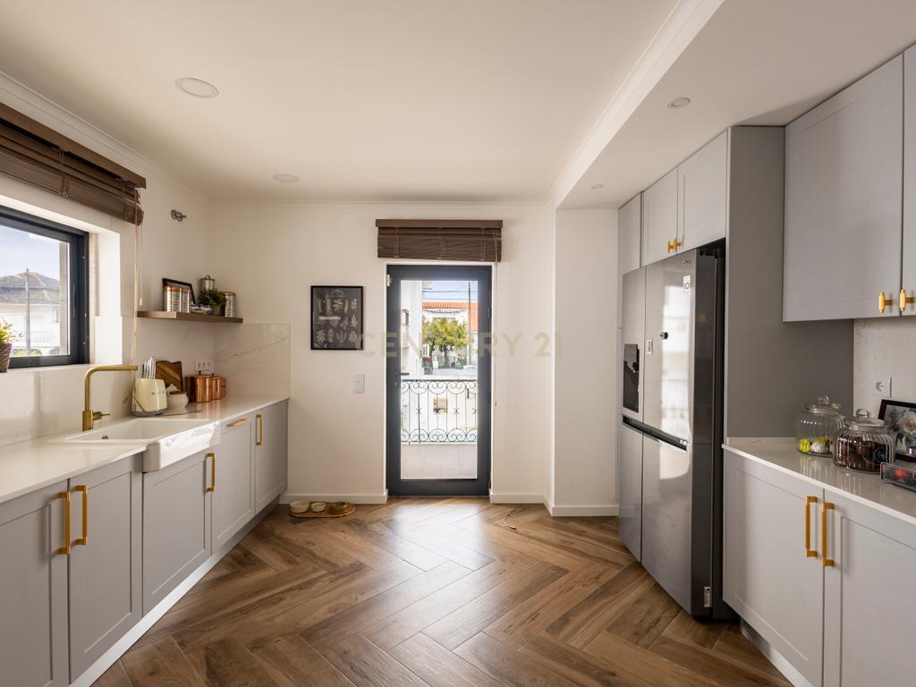 Moradia de Sonho na Charneca da Caparica – Elegância, Conforto e Localização Privilegiada - Image 20