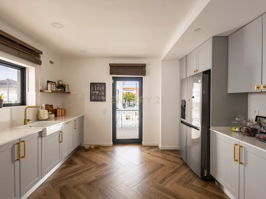 Moradia de Sonho na Charneca da Caparica – Elegância, Conforto e Localização Privilegiada - Image 20
