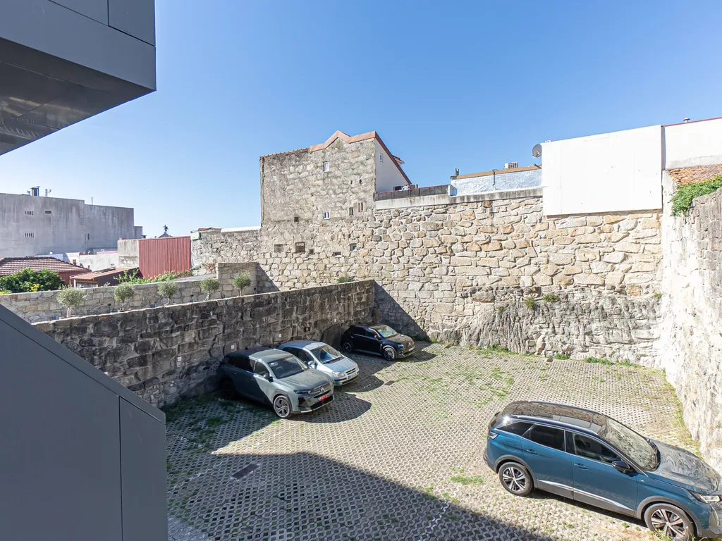 Apartamento T1 com Estacionamento e Varanda nas Fontainhas, Porto - Image 33