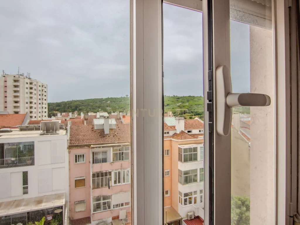 T1 | 65 m² | Luminosidade e excelente localização em Benfica - Image 16