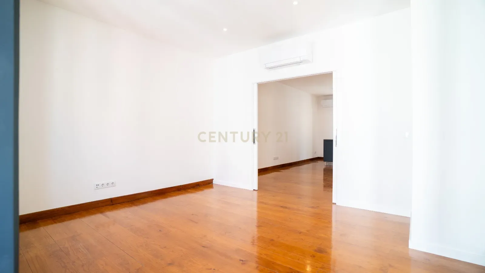 Apartamento T2 com 83 m² - Image 15