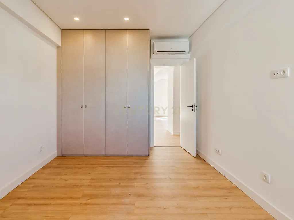 Apartamento T3 Renovado com Vista Panorâmica – Investimento com Rendimento Imediato - Image 19