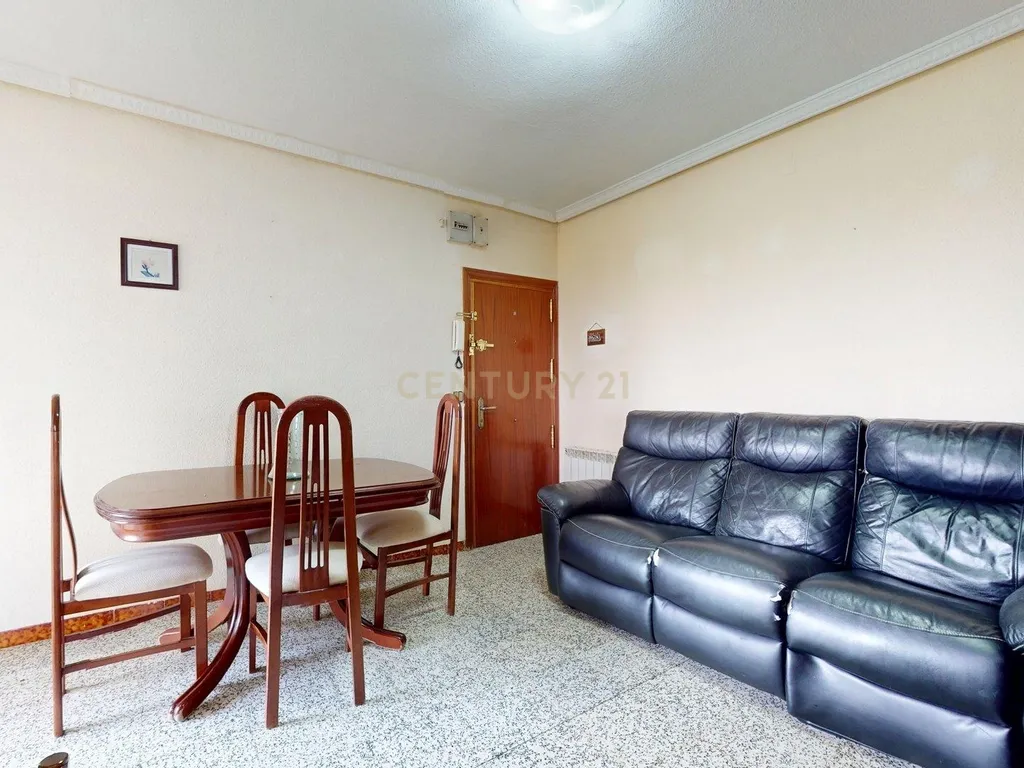 Apartamento T2 com Terraço em Madrid - Oportunidade de Recuperação - Image 7
