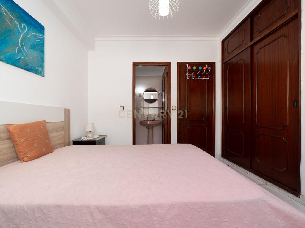 Apartamento T2 em Monte Gordo – Rua Pedonal, a poucos metros da praia - Image 13