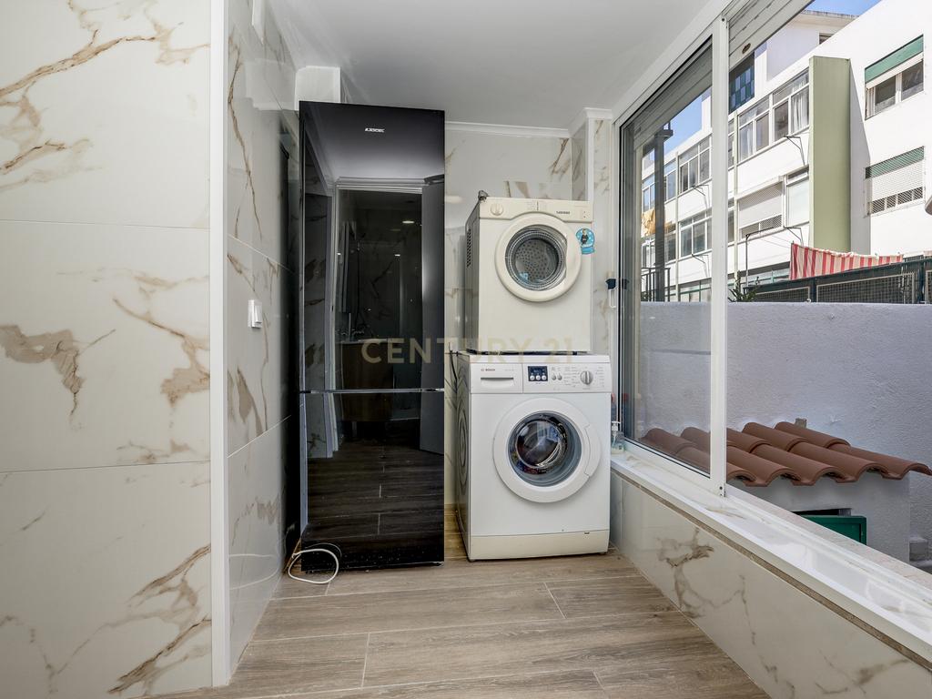 T2+1 renovado para arrendamento na Estrela (CAVE) | Lisboa - Image 5