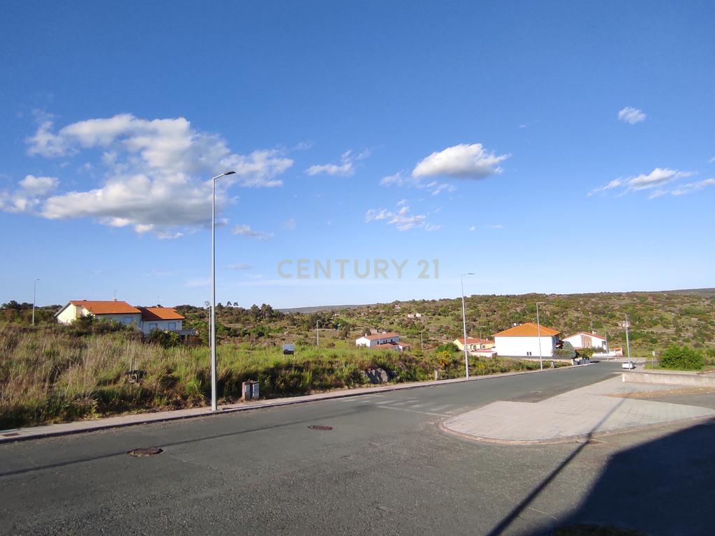 Terreno para Construção em Miranda do Douro - 312m² - Image 2