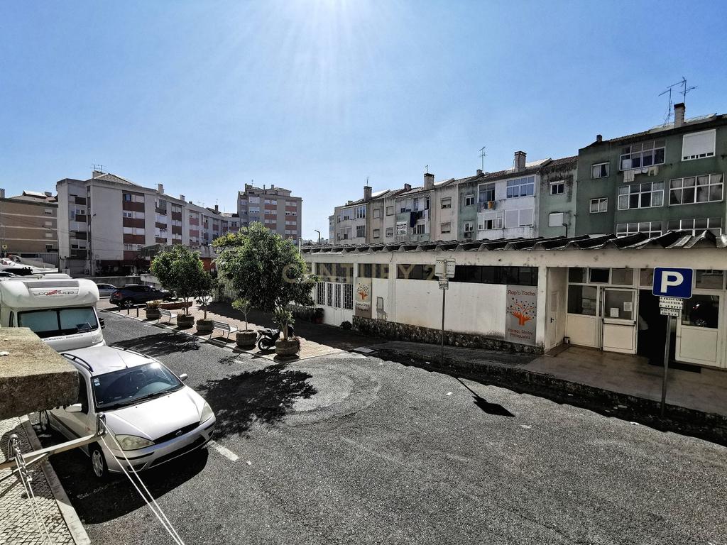 T0 para Arrendamento no Centro da Amadora - Image 10
