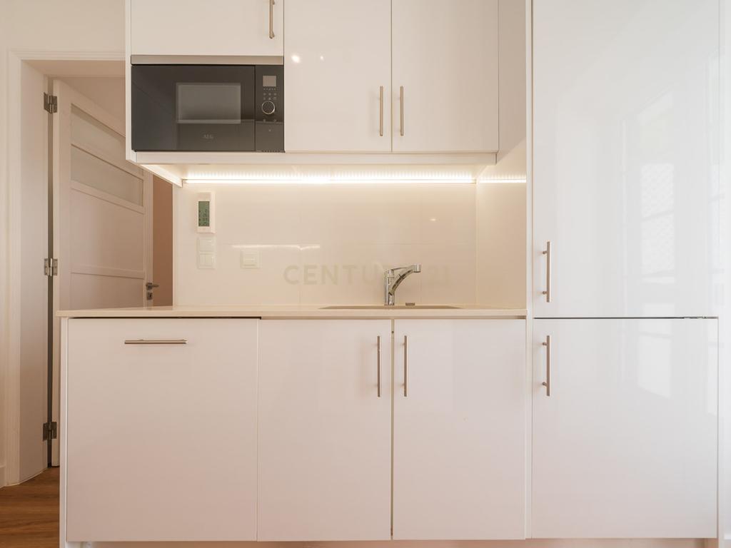 Moradia T3 + 1 Renovada com Jardim e Piscina em Penha de França, Lisboa - Image 29