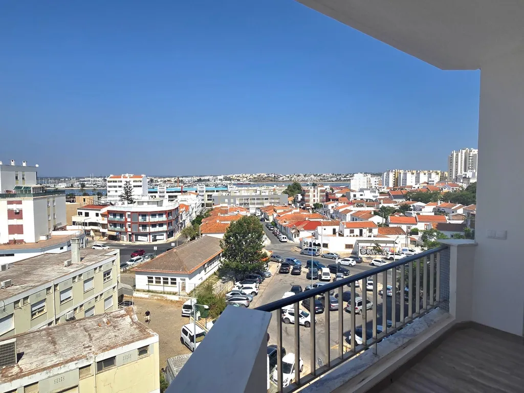 Apartamento Moderno em Portimão com Vista para o Rio - Image 16
