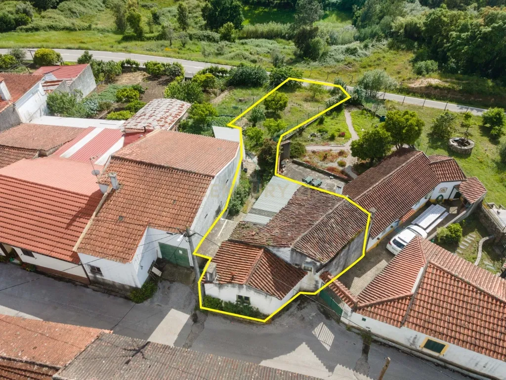 Moradia p/reconstrução com terreno no Forcado – Vila Nova de Poiares - Image 1