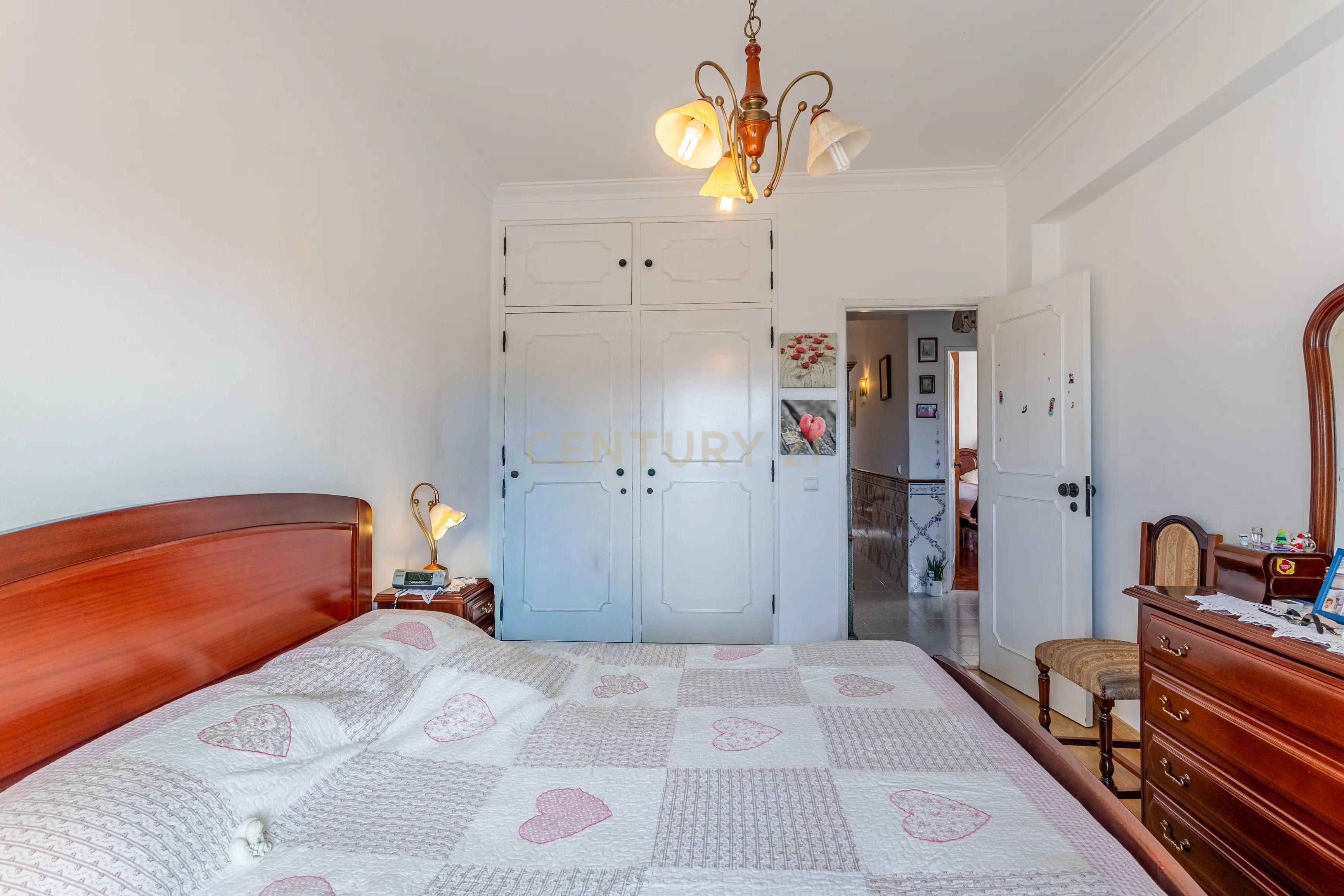 Fotografia 12 de Apartamento T3 com garagem Box em Algueirão Mem Martins