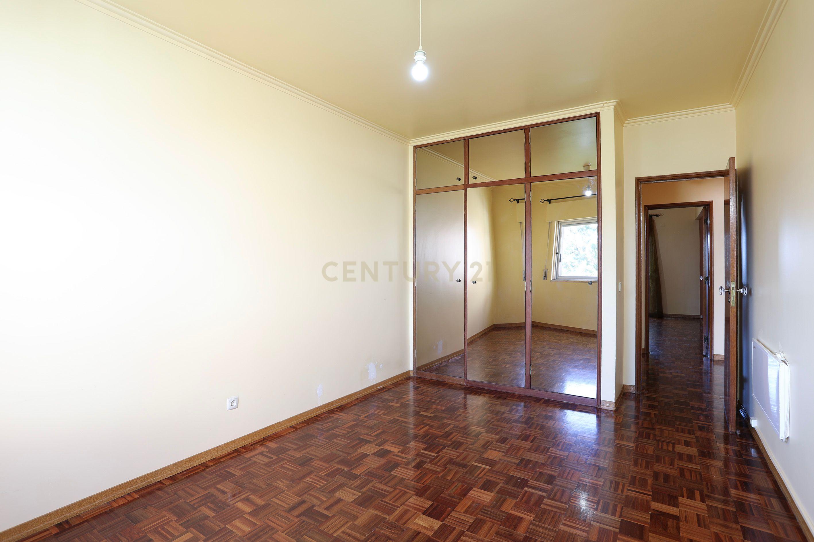 Fotografia 12 de Apartamento T3 com Varanda e Arrecadação - Rio de Mouro
