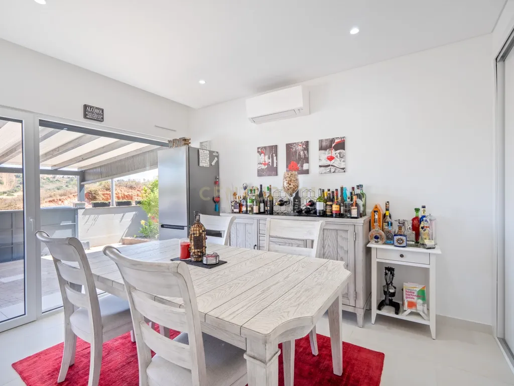 Moradia T3 + 1 Moderna com Piscina e Acabamentos de Luxo – Algoz - Image 7