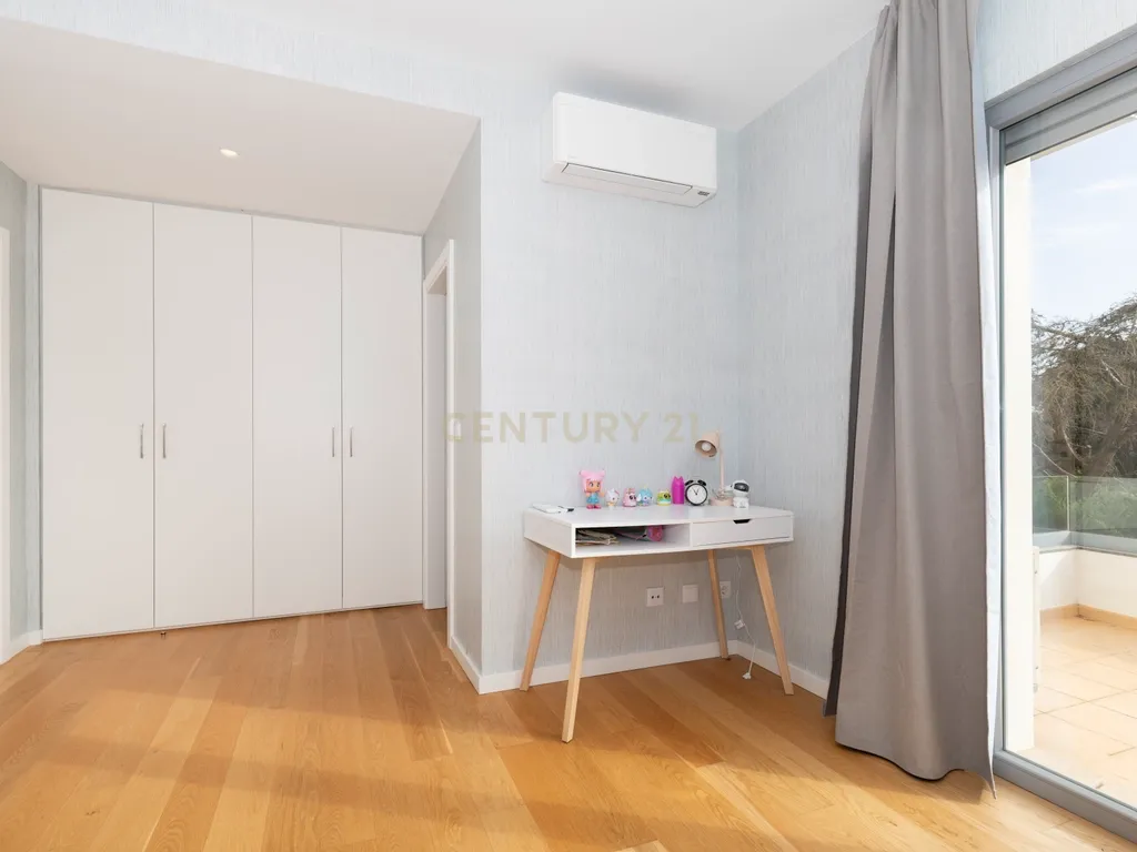 Moradia T5 de Luxo com Piscina, Ginásio, Sauna e Garrafeira em Birre, Cascais - Image 44