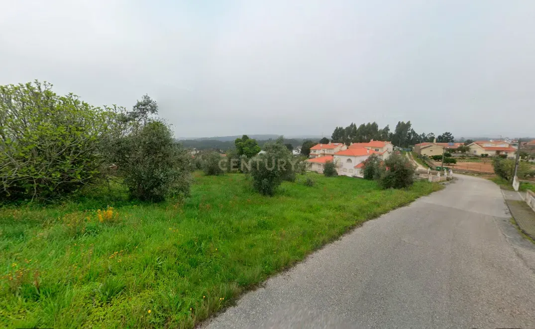 **Terreno com 640 m2 - Leiria **