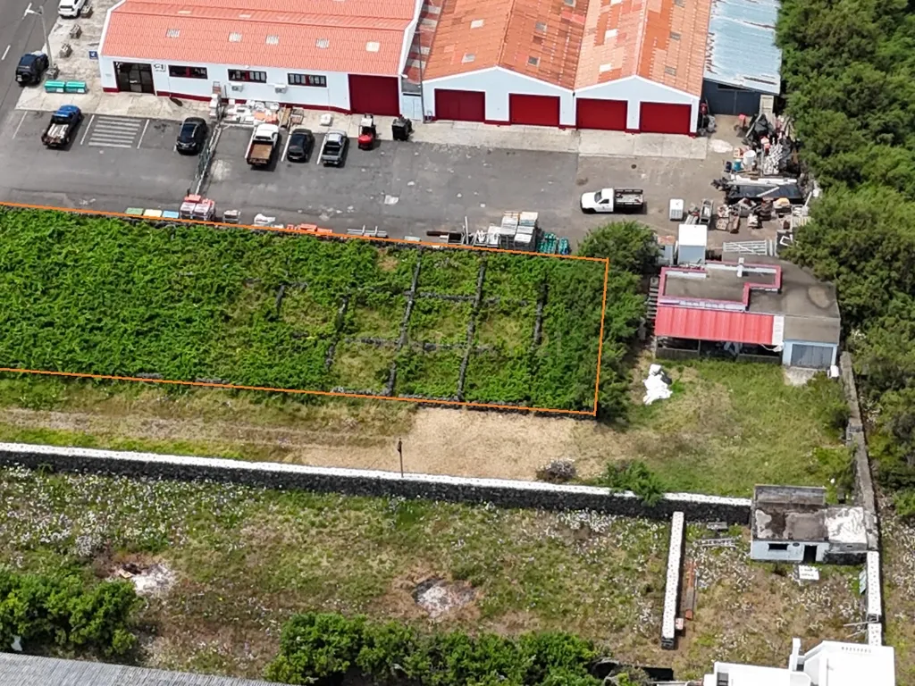 Terreno para construção com 1452m2 nos Terreiros, ilha Graciosa - Image 1