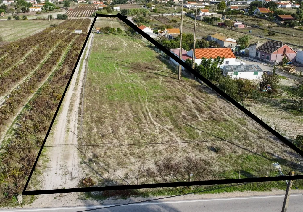Terreno Misto de 7.500m² com Possibilidade de Construção de MORADIA, Cajados, Palmela - Image 1