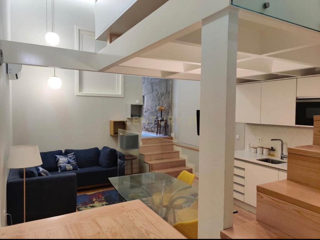 Apartamento T2+1 para Venda na Rua do Bonfim, Porto - Image 2