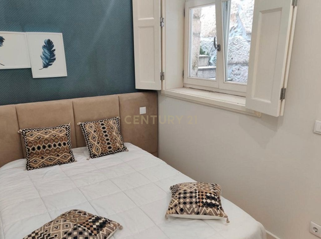 Apartamento T2+1 para Venda na Rua do Bonfim, Porto - Image 3