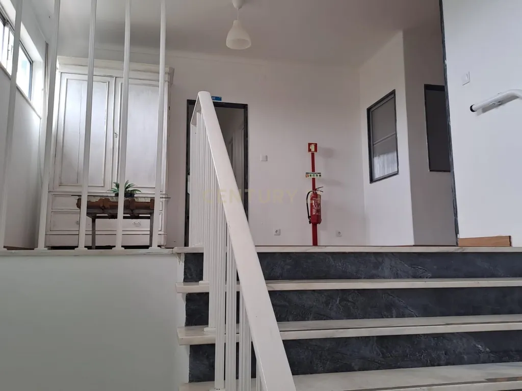 Escritórios para Empresas | 274 m² | 6 Salas | Zona Industrial de Palmela - Image 3